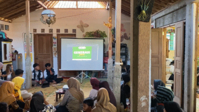 Rafly Prasetyo Priambodo dan Satria Adi Pangestu sedang memaparkan bagaimana generasi sehat cegah stunting dari rumah kepada IRT, ibu menyusui, serta ibu hamil (Sumber: Dokumentasi Pribadi)