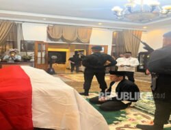 Mentan Amran Kunjungi Jenazah Komjen (Purn) Jusuf Manggabarani: Sebuah Inspirasi Yang Tak Terlupakan