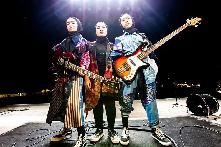 Runtuhkan Dominasi Laki-laki: 5 Grup Musisi Wanita Indonesia Yang Wajib Dihargai