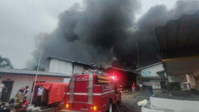 Kebakaran Heboh Menghanguskan Pabrik Garmen di Ngaglik, Sleman