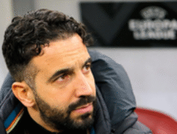 Ruben Amorim Tetap Bertahan! Setelah Gagal di Liga Champions, Pelatih MU Siap Mundur Tanpa Kompensasi! 

(Note: The word “Bertahan” in the revised title can be interpreted as either “staying on” or “holding firm,” which captures both aspects of his position—his stubbornness (“Ngotot”) and his continued role despite wanting to resign.)