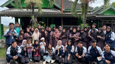 Foto bersama dengan ibu-ibu RT 01 Dusun Onggopatran setelah selesai melakukan kegiatan penyuluhan (sumber: dokumentasi pribadi)
