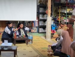 Tim KKN-T 133 Universitas Diponegoro Kenalkan Spray Alami dan Edukasi Kandang Multifungsi Ramah Lingkungan kepada Warga Srimulyo