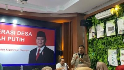 Penyampaian materi Teknik Packaging yang menarik oleh Rohmadi Adhiya selaku pembicara sekaligus mentor dari Mitra Rumah BUMN Jogja (Sumber: Dokumentasi Penulis)